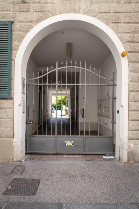 22 Home - Parcheggio Privato - Accogliente - Collegamento Sardegna E Corsica Livorno Exterior photo