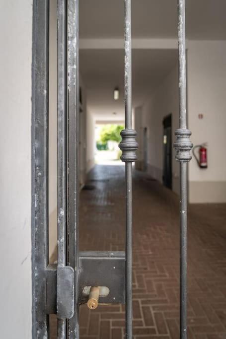 22 Home - Parcheggio Privato - Accogliente - Collegamento Sardegna E Corsica Livorno Exterior photo